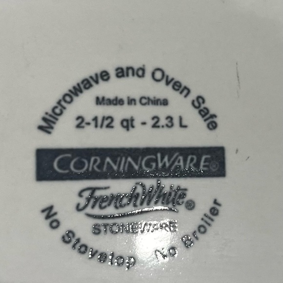 Beautiful Vintage Corelle French White Oval Casserole Dish - Picture 4 of 4